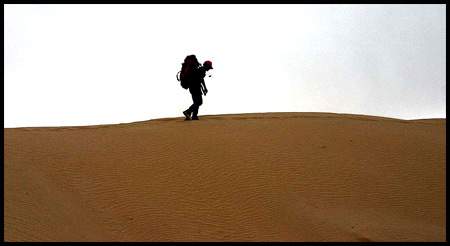 Caminando en las dunas de Altar. Foto: HÃ©ctor BarrÃ³n