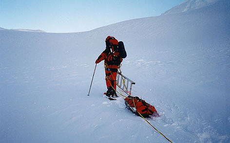 Piotr ascendiendo al Denali. Foto de Artur Testov