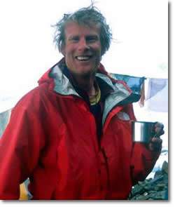 Conrad Anker, al bajar de su primer ascenso al Everest, en 1999