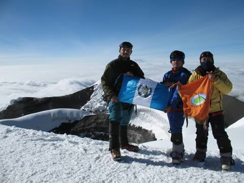 Douglas, Siomara Pineda y Christian RodrÃ­guez fue el equipo encargado de conquistar la cumbre del VolcÃ¡n Cotopaxi en Ecuador el pasado enero 2008. Este volcÃ¡n tiene el titulo de ser el volcÃ¡n activo mÃ¡s alto del mundo. 