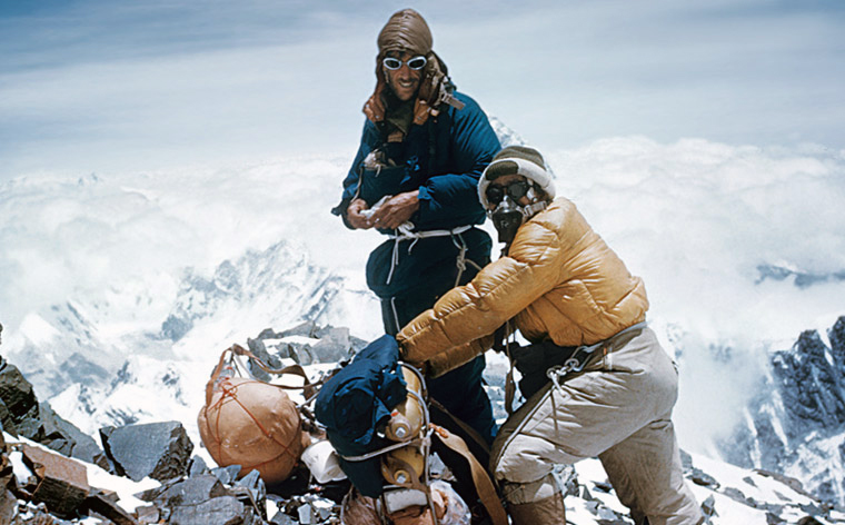 Hillary y Tenzing en el ascenso a la cima del Everest