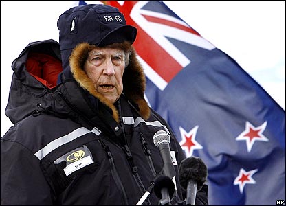 Sir Edmund Hillary un aÃ±o antes de su muerte, en enero del 2007, cuando viajÃ³ al Polo Sur para el aniversario de la fundaciÃ³n de la Base Scott