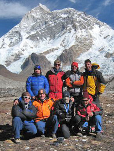En el Himalaya, listos para ascender el MakalÃº, lo que significarÃ­a en ochomil nÃºmero 11 para Nives Meroi y Romano Benet, ademÃ¡s del nÃºmero 13 para Denis Urubko.