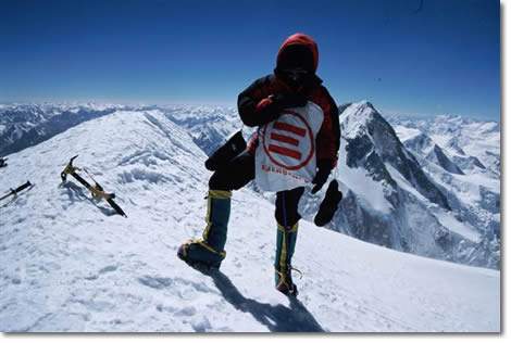 En la cumbre del Gasherbrum I, 2003