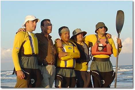 Los participantes de Mares de MÃ©xico 2004: Abraham Levy es el primero de la izquierda. Foto: Alfredo VelÃ¡zquez.