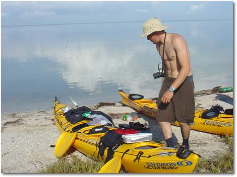 Abraham Levy en la Laguna Madre de Tamaulipas, en la expediciÃ³n Mares de MÃ©xico 2004. Foto: Carlos Rangel