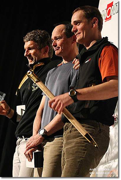 Los ganadores del Piolet dOr 2007: Pavle Kozjek, Marko Prezelj y Boris Lorencic