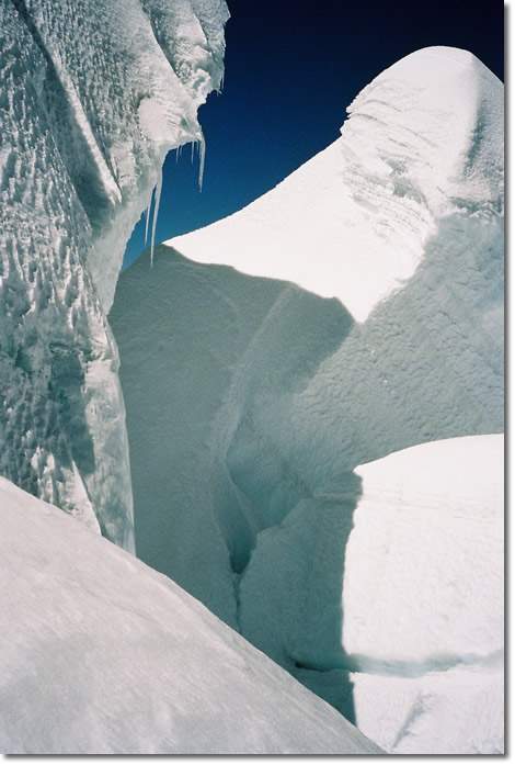 grietas en el glaciar del Pisco, Cordillera Blanca, PerÃº