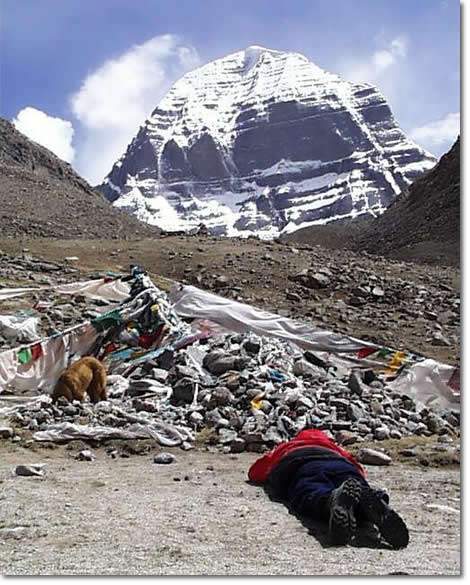 peregrino ante el Monte Kailas, Tibet