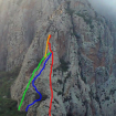 Primera aproximación de interpretación hecha por Héctor Barrón. La línea roja indica nuestra línea de ascenso; la amarilla, la de mi caída; la azul, la línea de ascenso del grupo de rescate (los escaladores) y la verde, la línea por donde bajó la camilla.