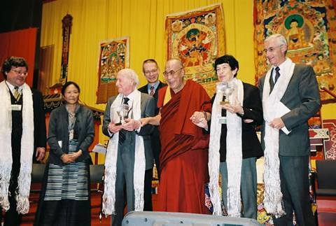 Heinrich Harrer con el Dalai Lama en Graz, Austria, en el 2002